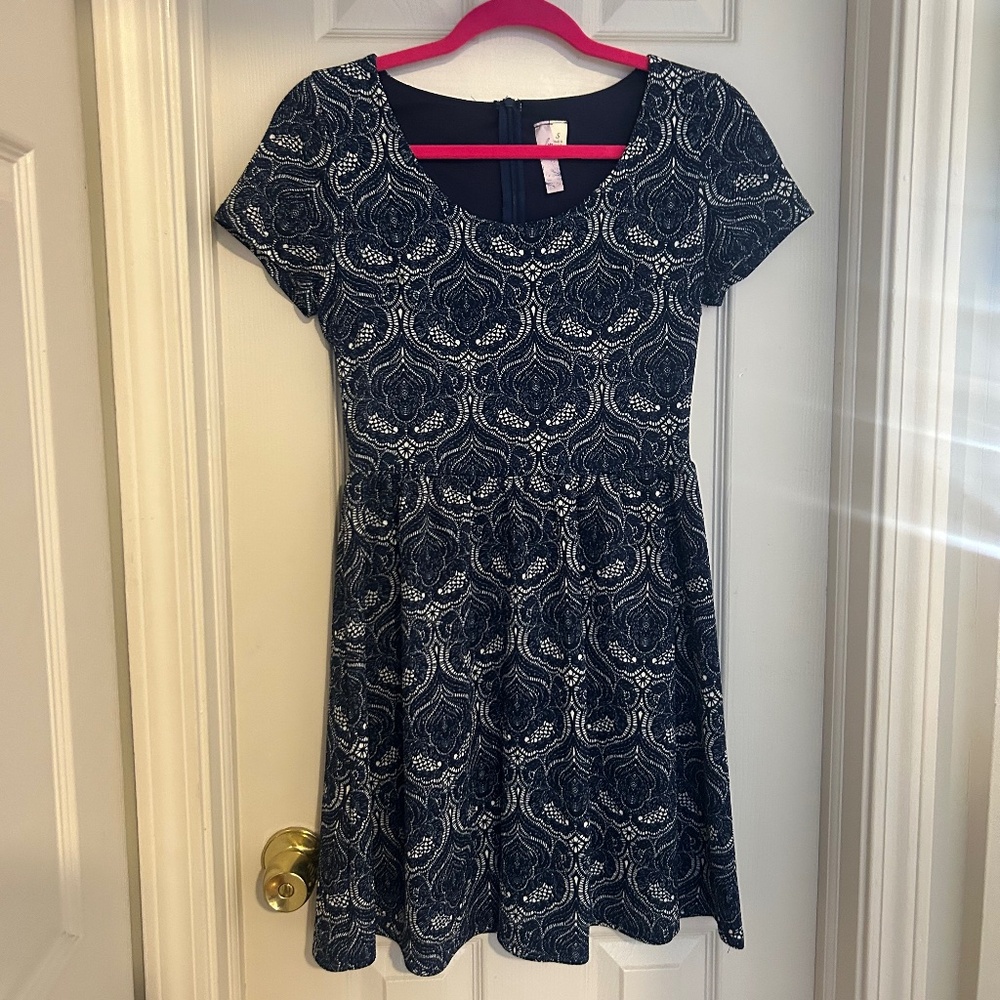 Blue lace pattern dress